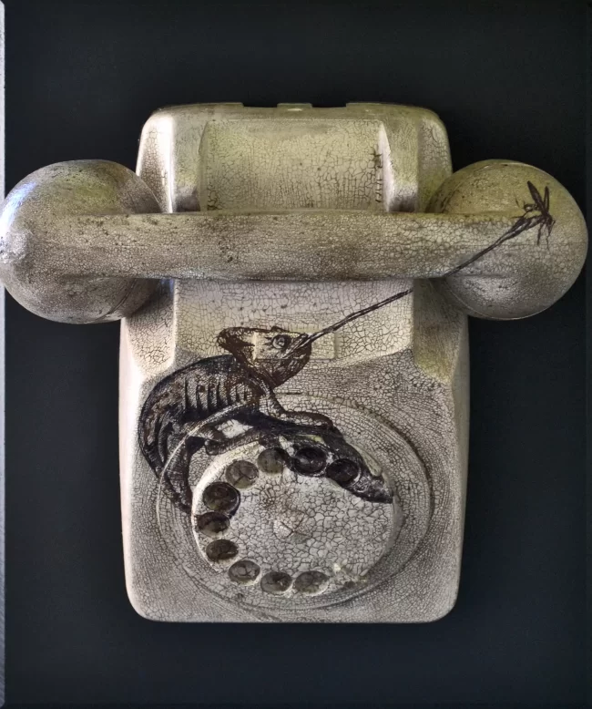 Chameleon Telephone